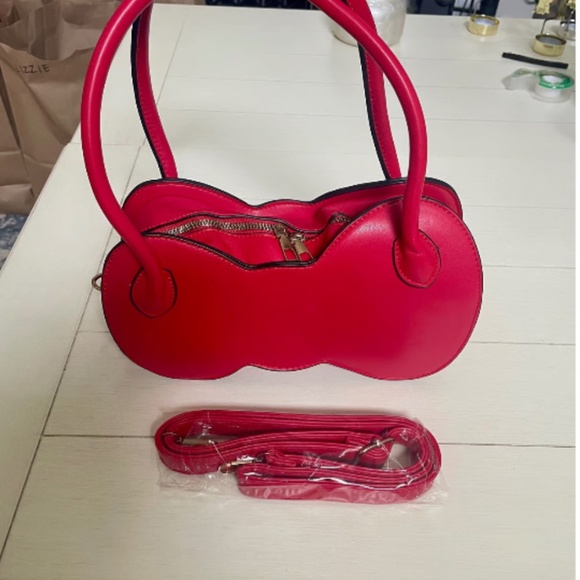 Adorable Hello Kitty Bow Tote/Crossbody Handbag - Picture 3 of 3